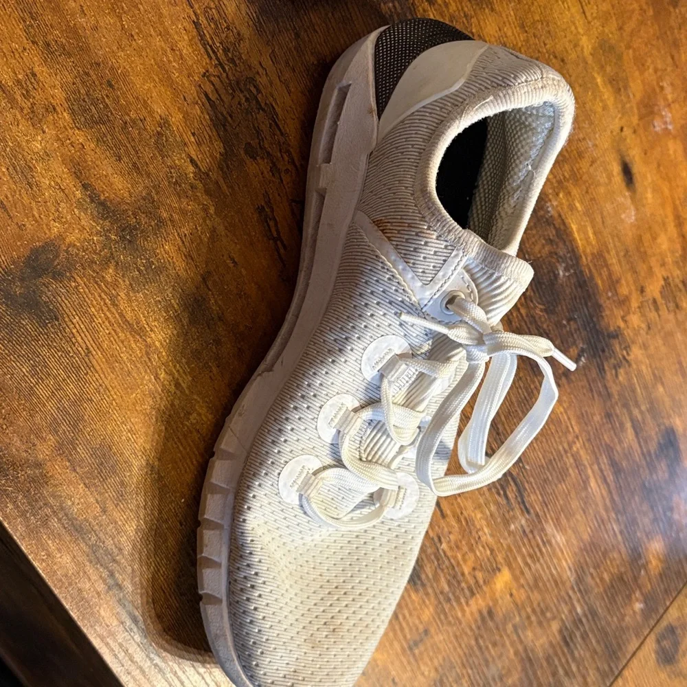 Lightweight Men’s Knit Athletic Sneakers - White